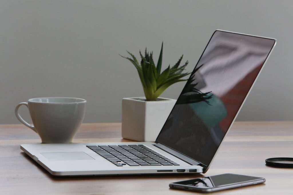 Reis in stijl met een dames laptoptas van Plevier