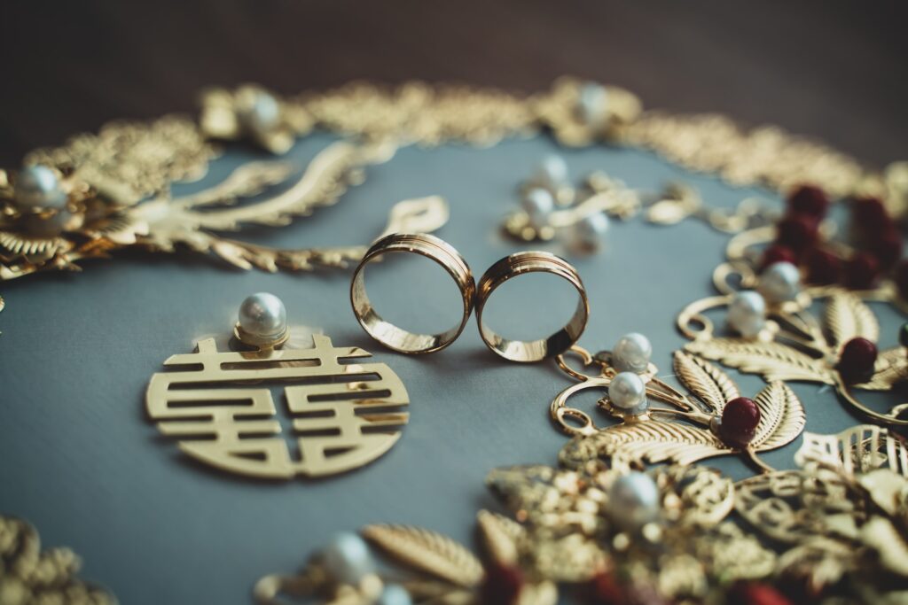 Welke sieraden zijn geschikt om te geven voor de feestdagen?