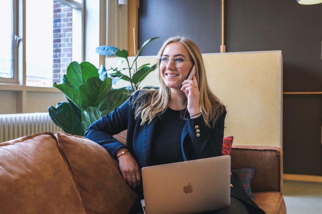 Modetrends voor 2023: essentials voor de zakelijke vrouw