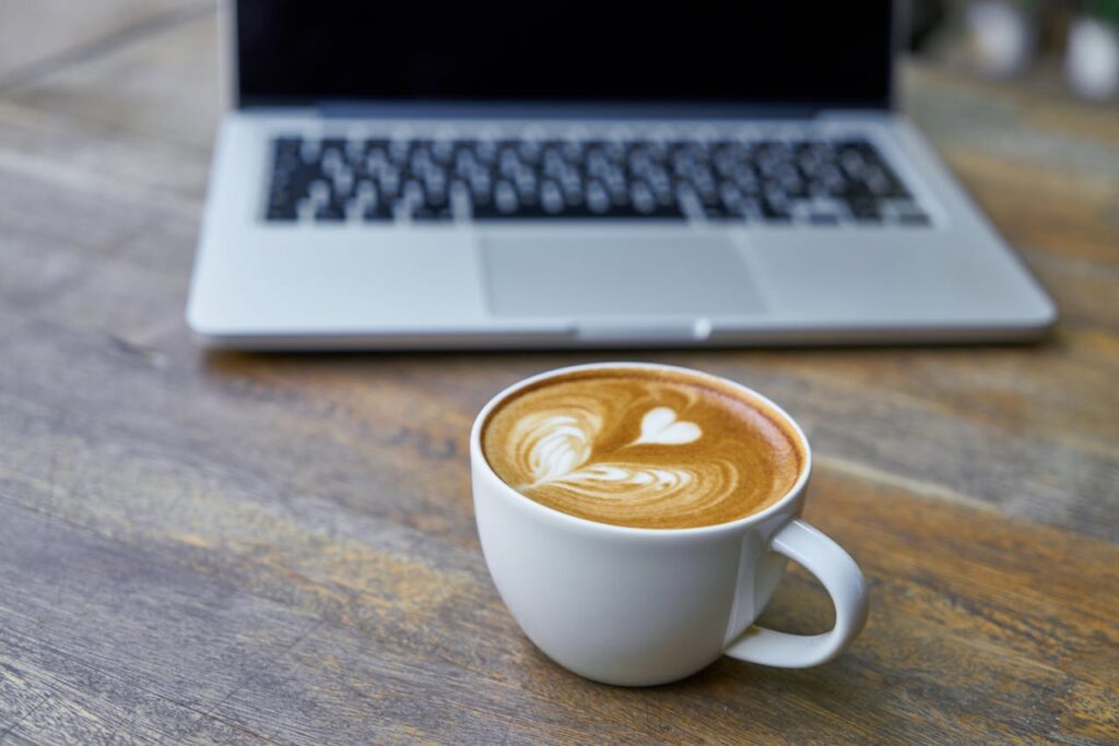 Thuis goedkoper koffie drinken: hoe doe je dat?