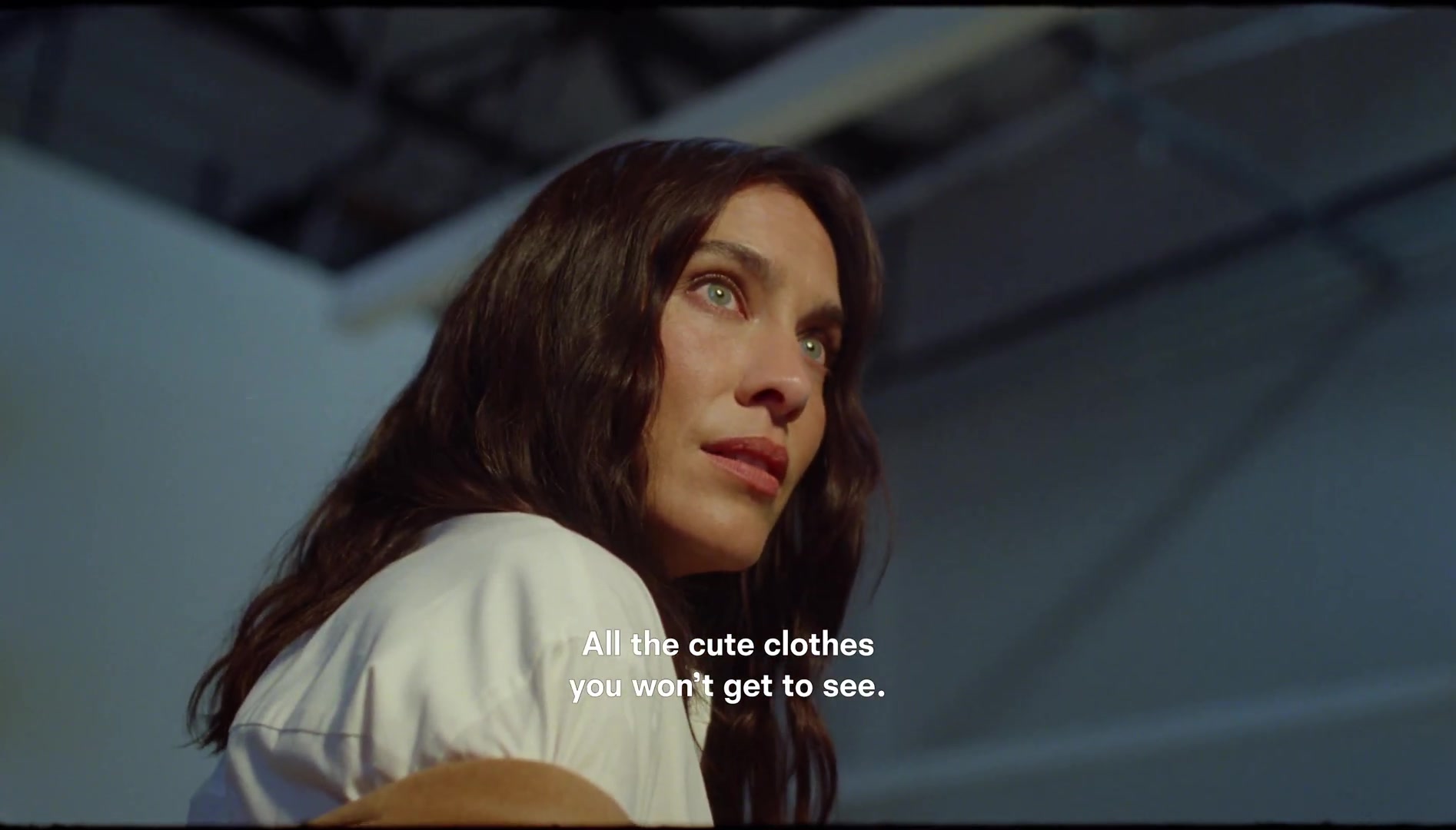 Alexa Chung in de campagnefilm van haar collectie voor Reformation, uit een video van Reformation