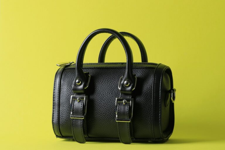 Luxe leren designertas met gouden sluiting