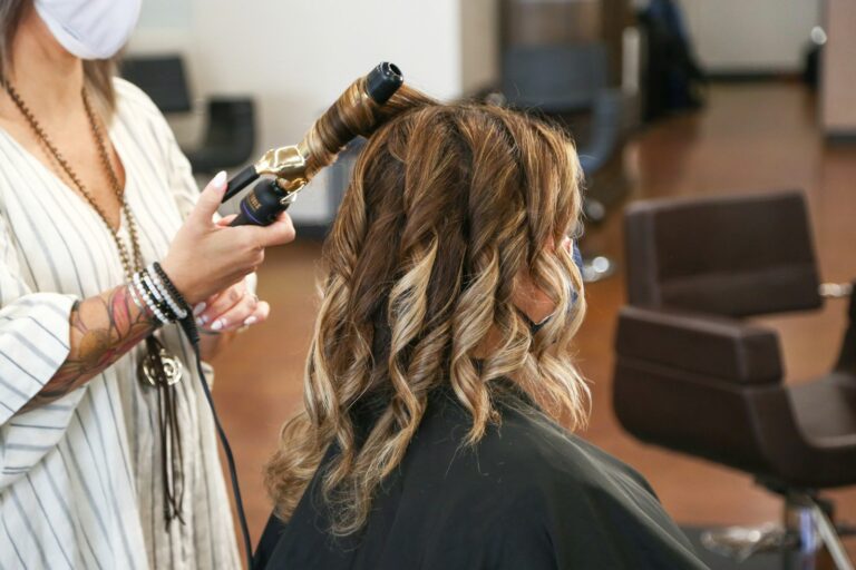 Donkerbruin haar met lichtere karamelkleurige highlights